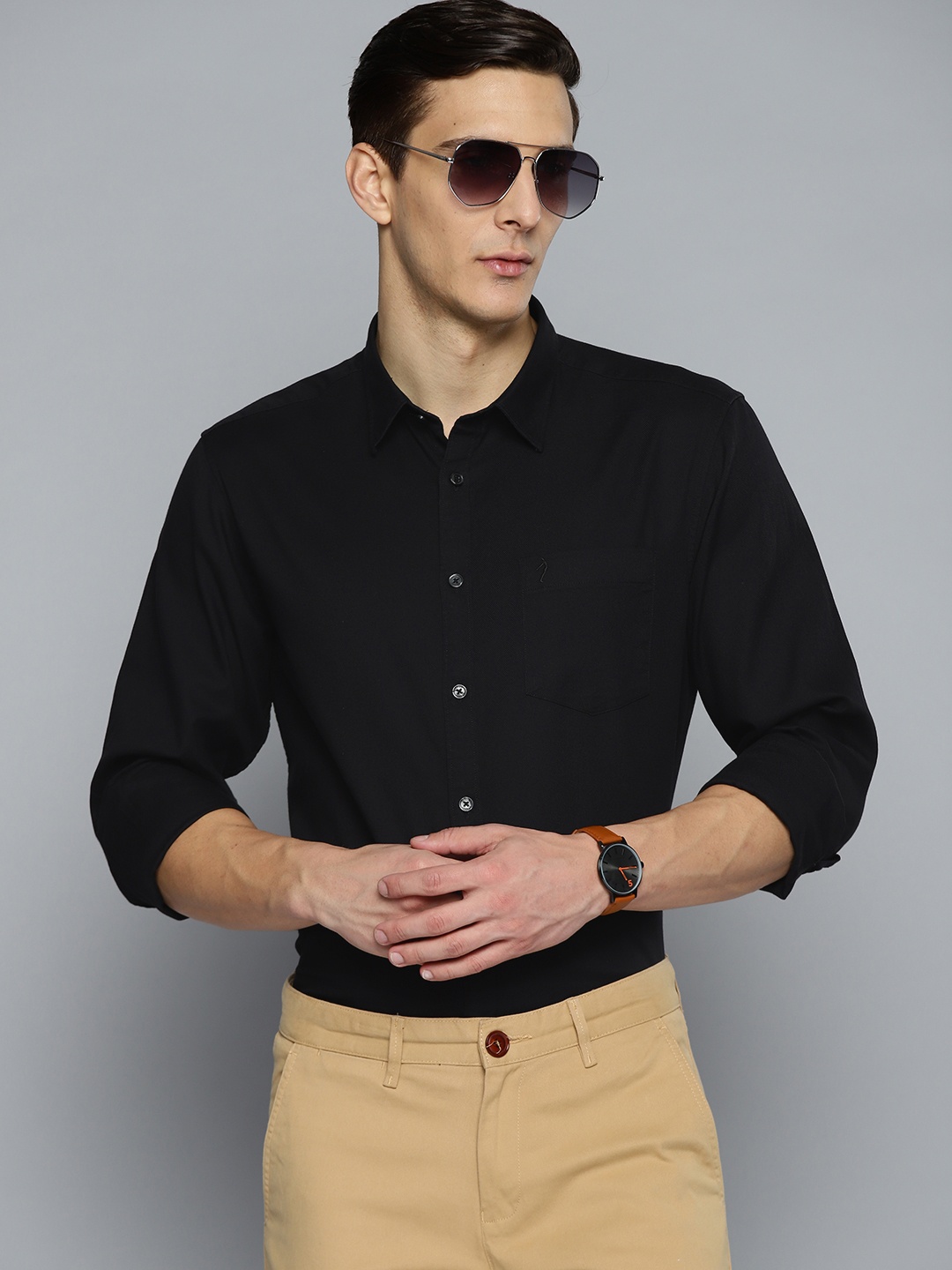 

Indian Terrain Men Black Solid Pure Cotton Slim Fit Casual Shirt