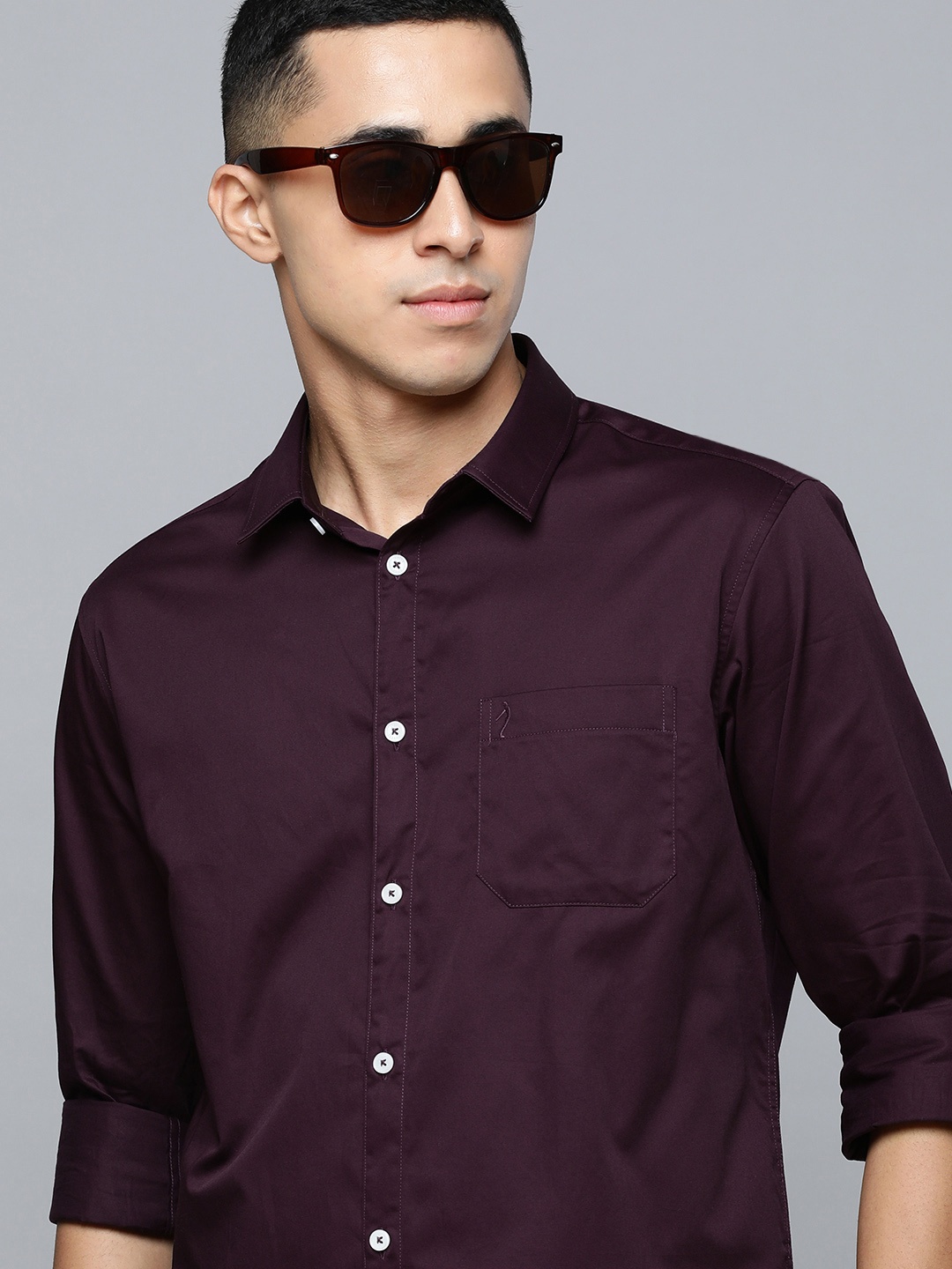 

Indian Terrain Men Maroon Chiseled Pure Cotton Slim Fit Casual Shirt