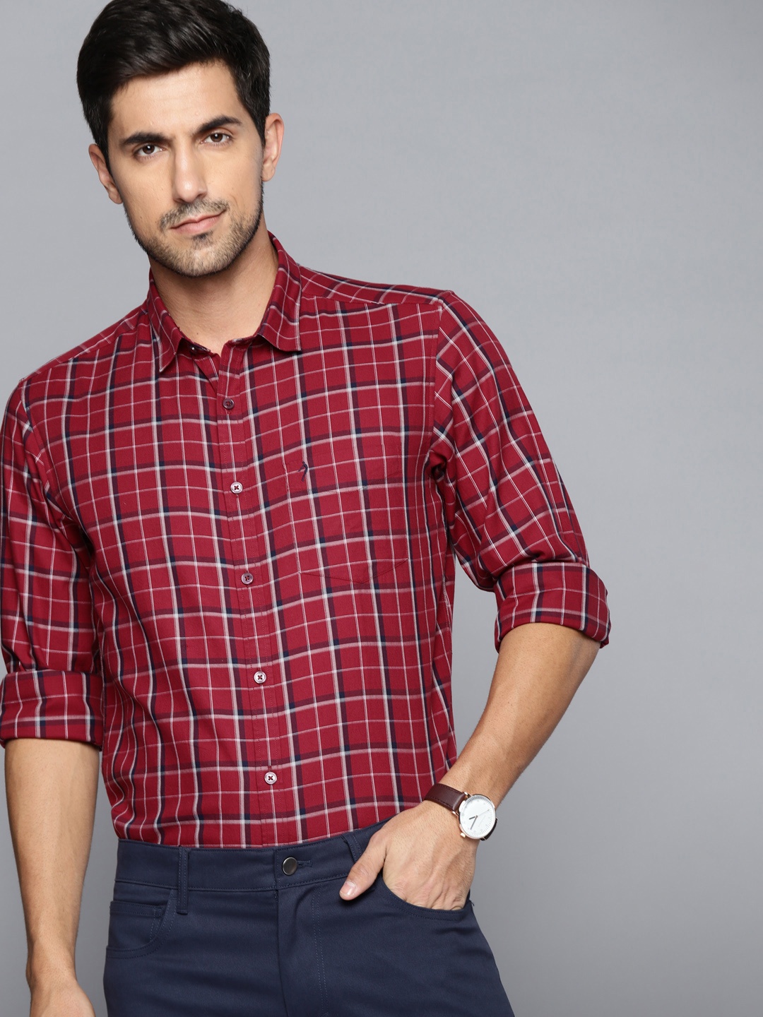 

Indian Terrain Men Maroon Pure Cotton Slim Fit Checked Casual Shirt