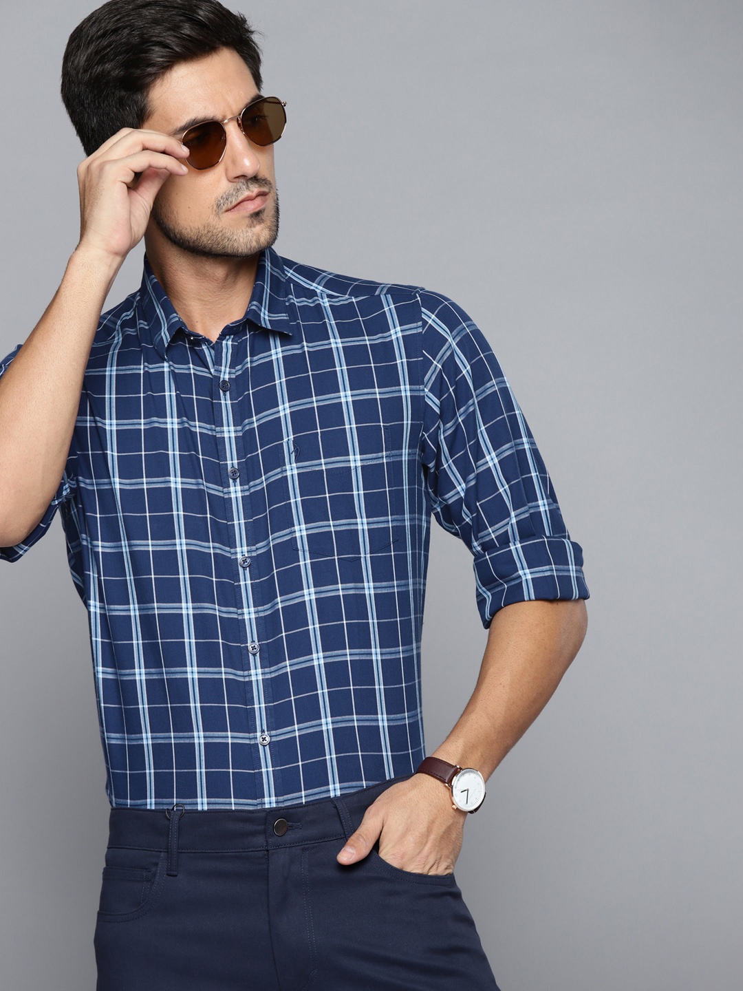 

Indian Terrain Men Navy Blue Pure Cotton Slim Fit Checked Casual Shirt