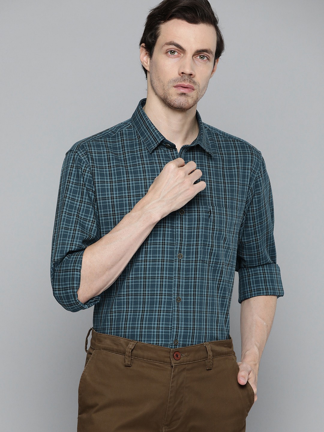 

Indian Terrain Men Teal Blue Cotton Slim Fit Tartan Checked Casual Shirt
