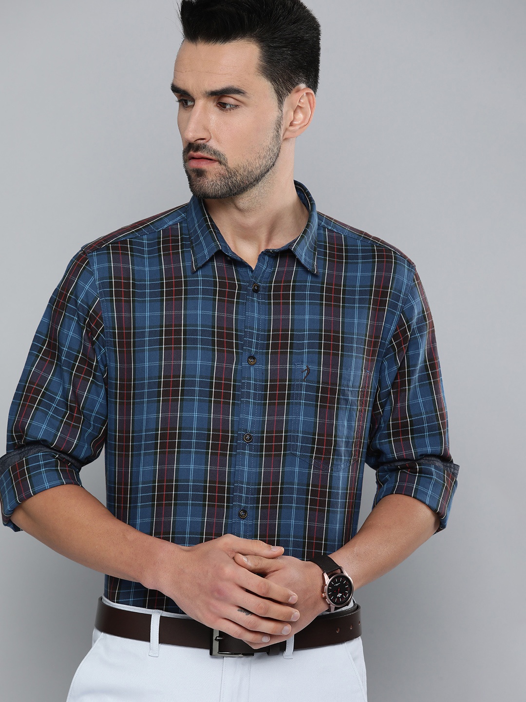 

Indian Terrain Men Blue & Black Slim Fit Checked Pure Cotton Semiformal Shirt