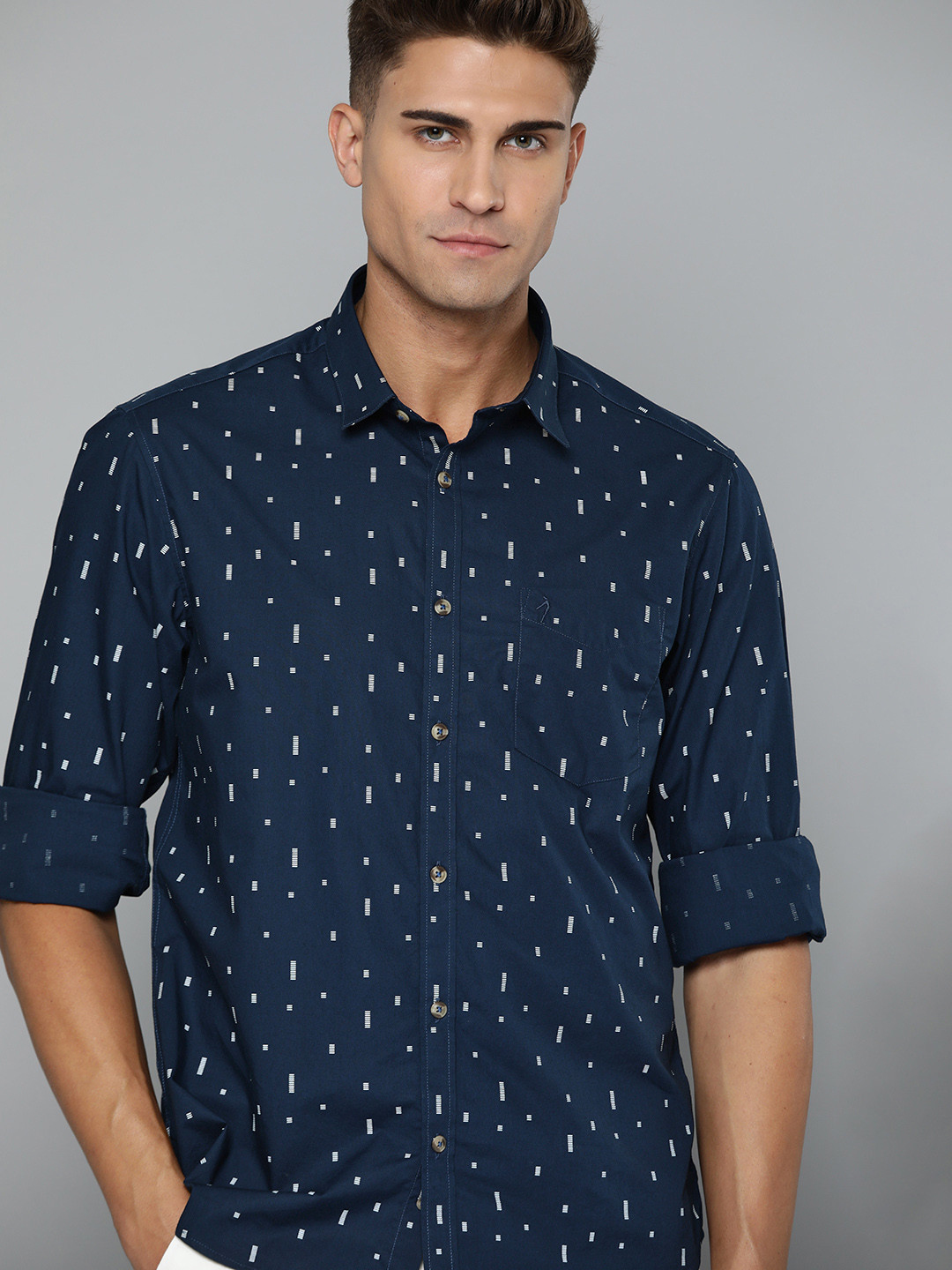 

Indian Terrain Men Navy Blue & White Pure Cotton Slim Fit Printed Casual Shirt