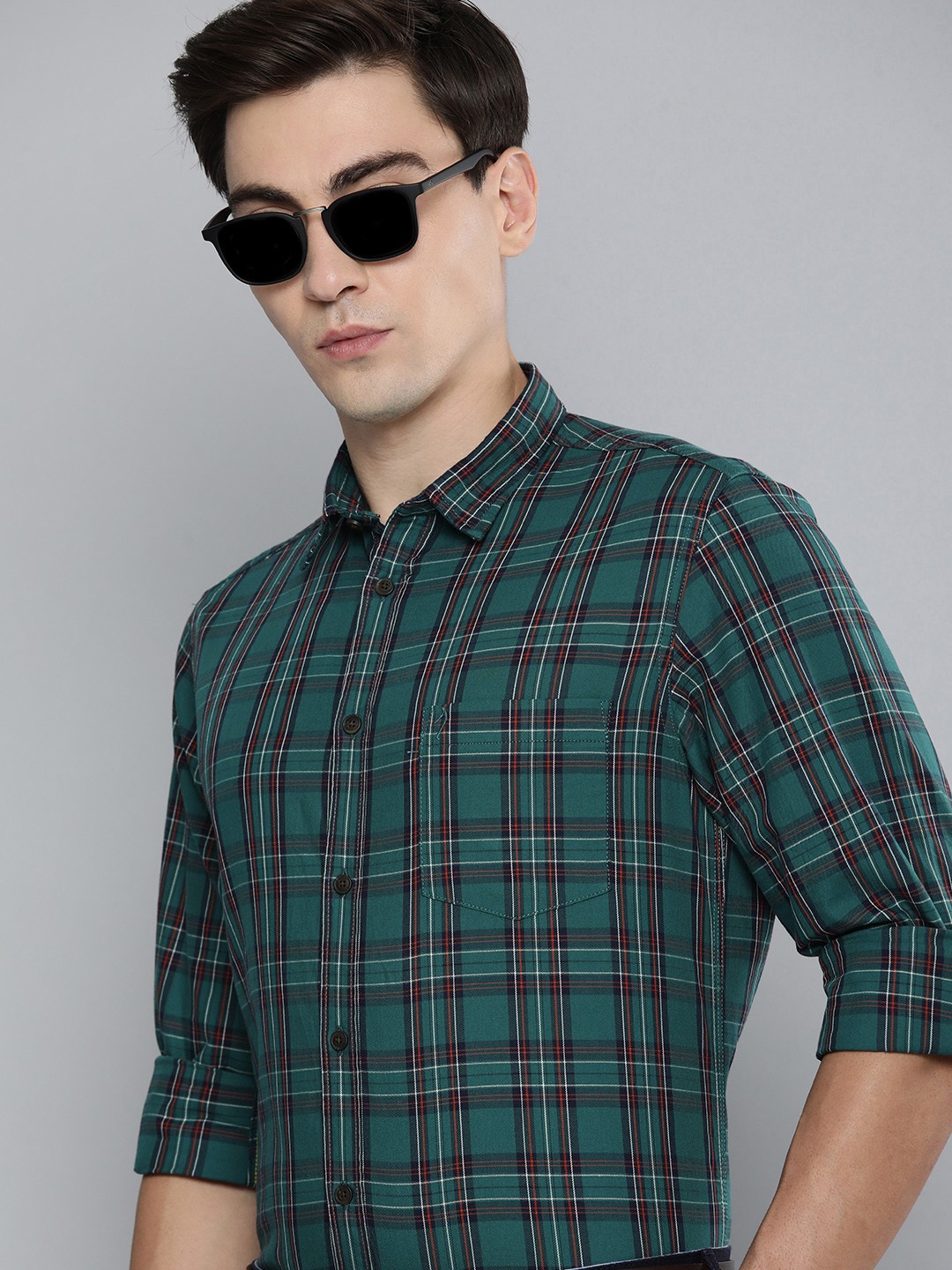

Indian Terrain Men Green & Red Slim Fit Checked Pure Cotton Casual Shirt