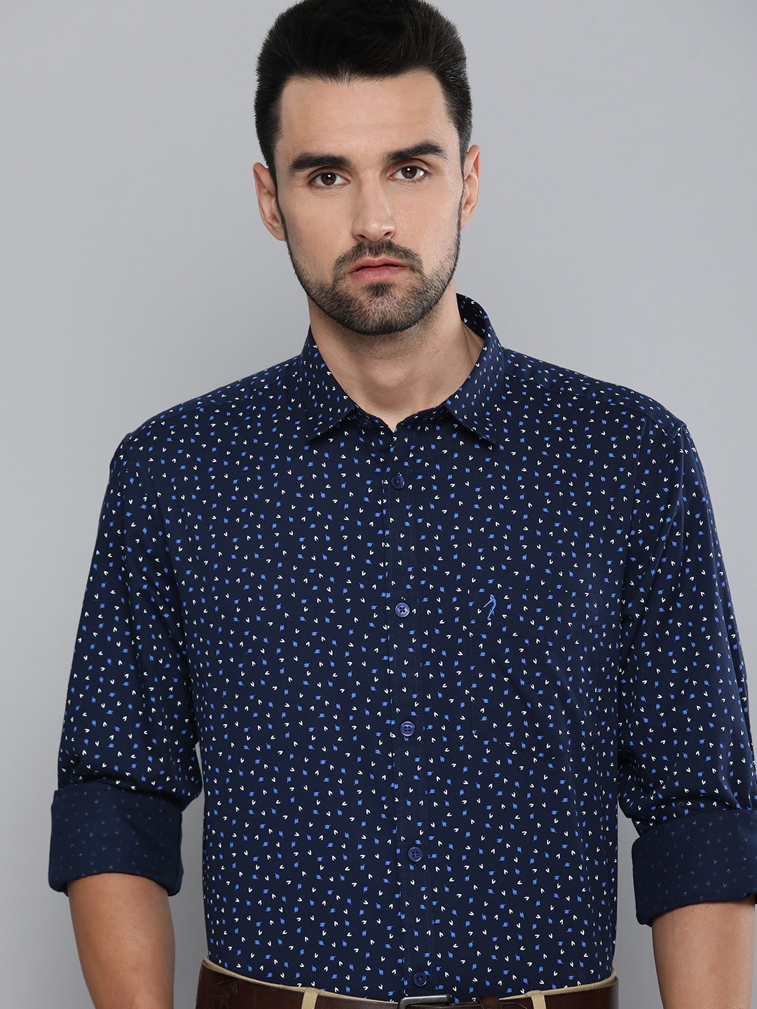 

Indian Terrain Men Blue & White Slim Fit Checked Pure Cotton Casual Shirt