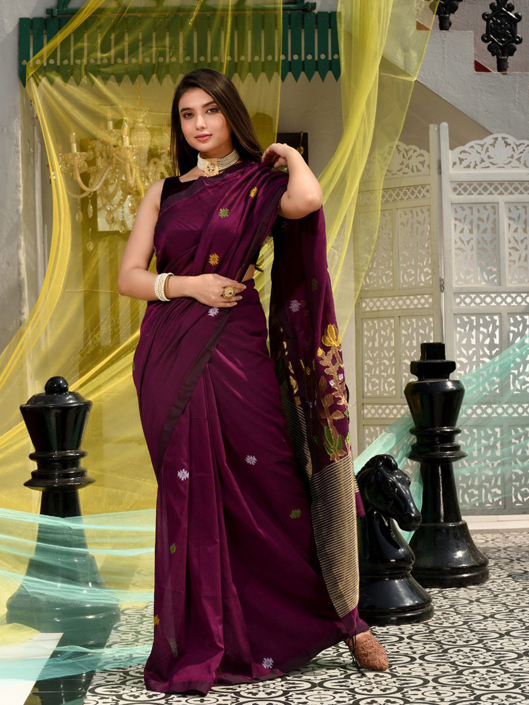 

Charukriti Purple & Gold-Toned Woven Design Handloom Saree