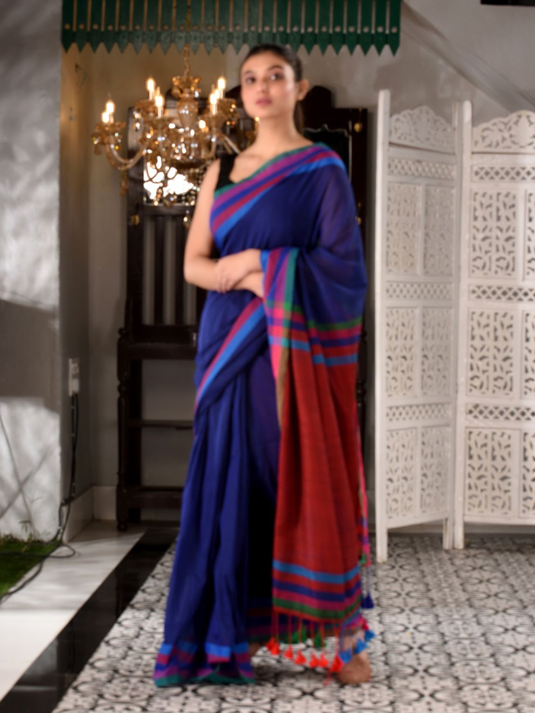 

Charukriti Navy Blue & Maroon Solid Handwoven Pure Cotton Saree