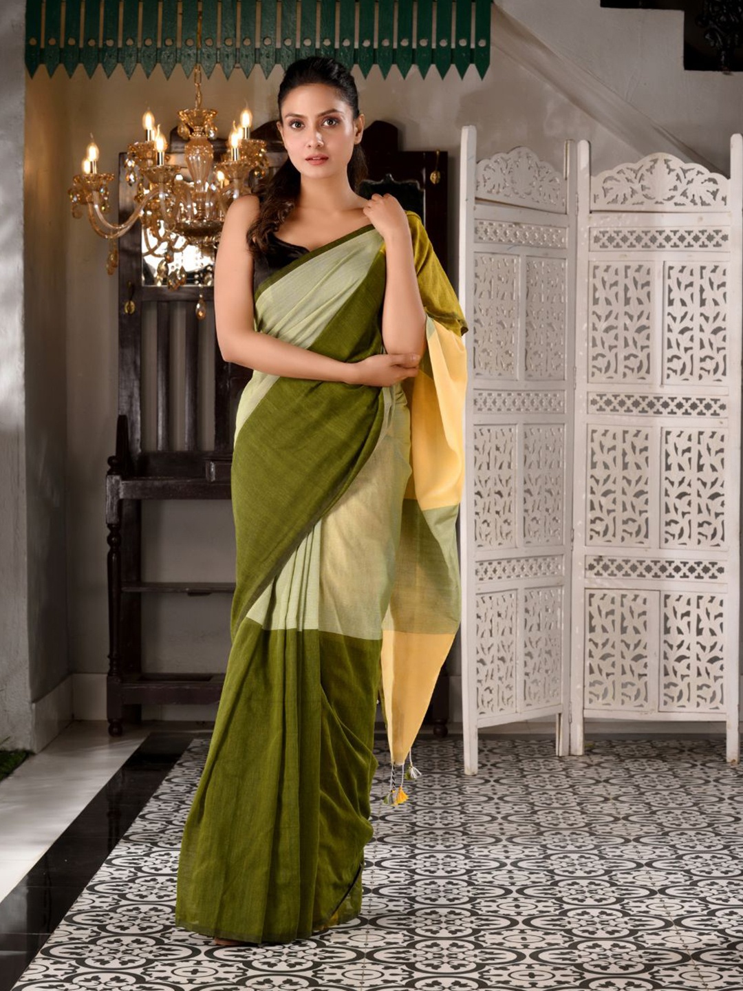 

Charukriti Green & Yellow Colourblocked Pure Cotton Saree