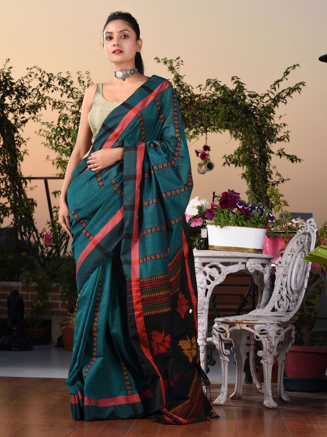 

Charukriti Teal & Peach-Coloured Woven Design Handloom Cotton Blend Saree