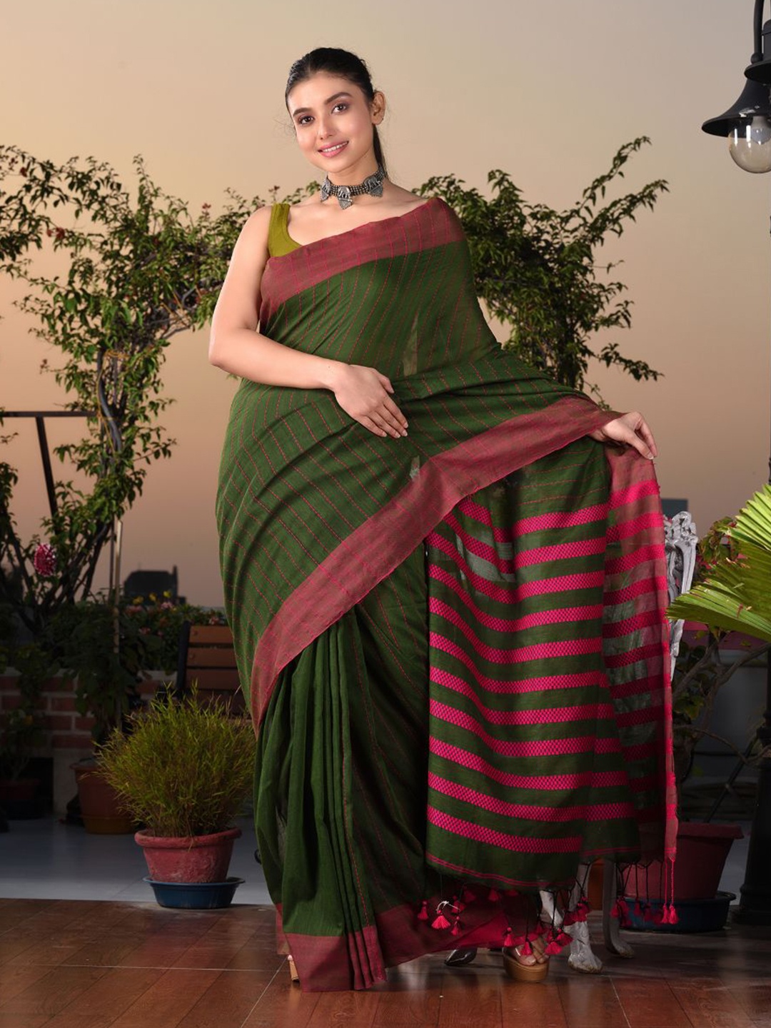 

Charukriti Green & Magenta Woven Design Pure Cotton Saree