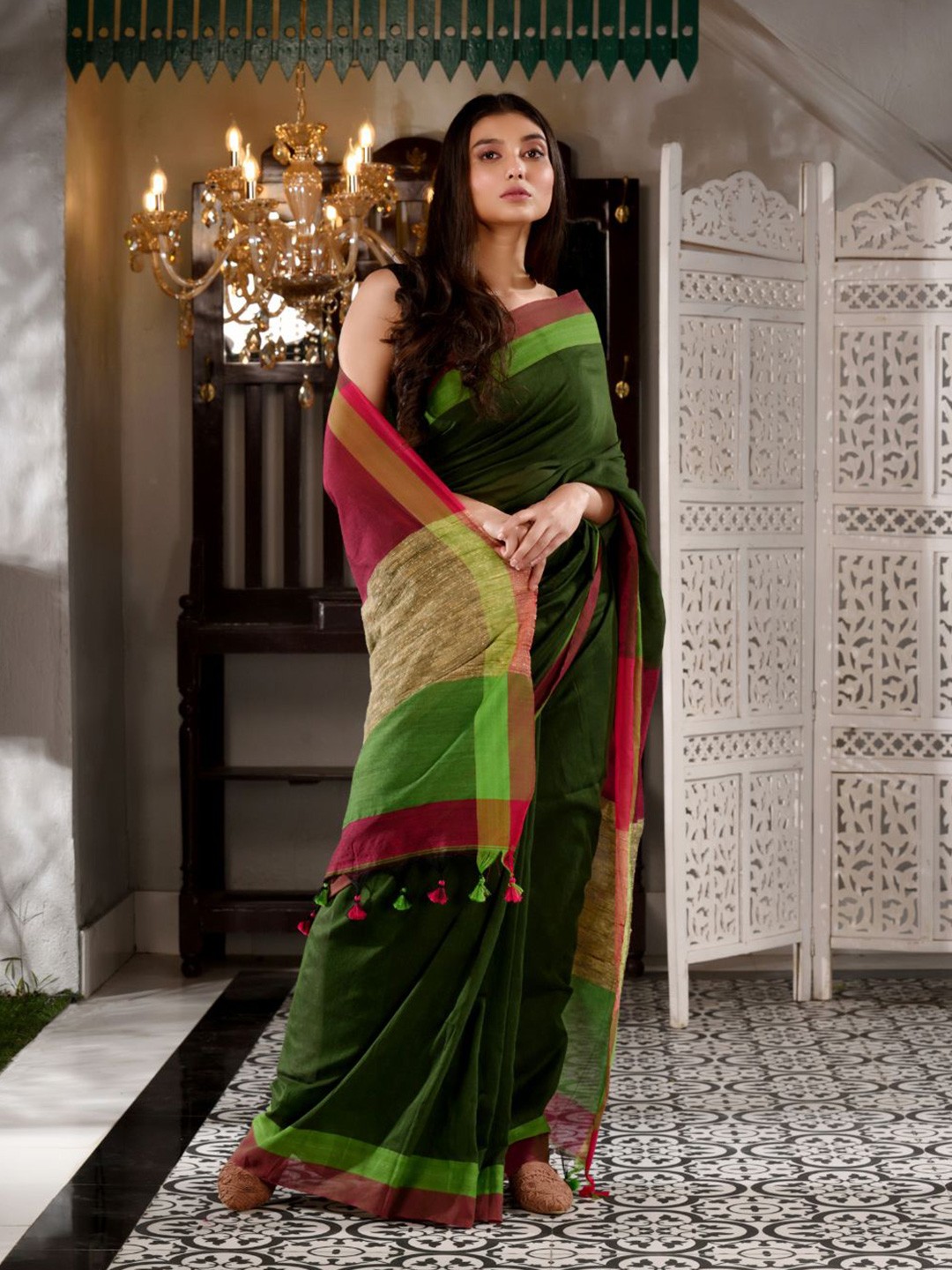 

Charukriti Green & Red Colourblocked Striped Pure Cotton Saree