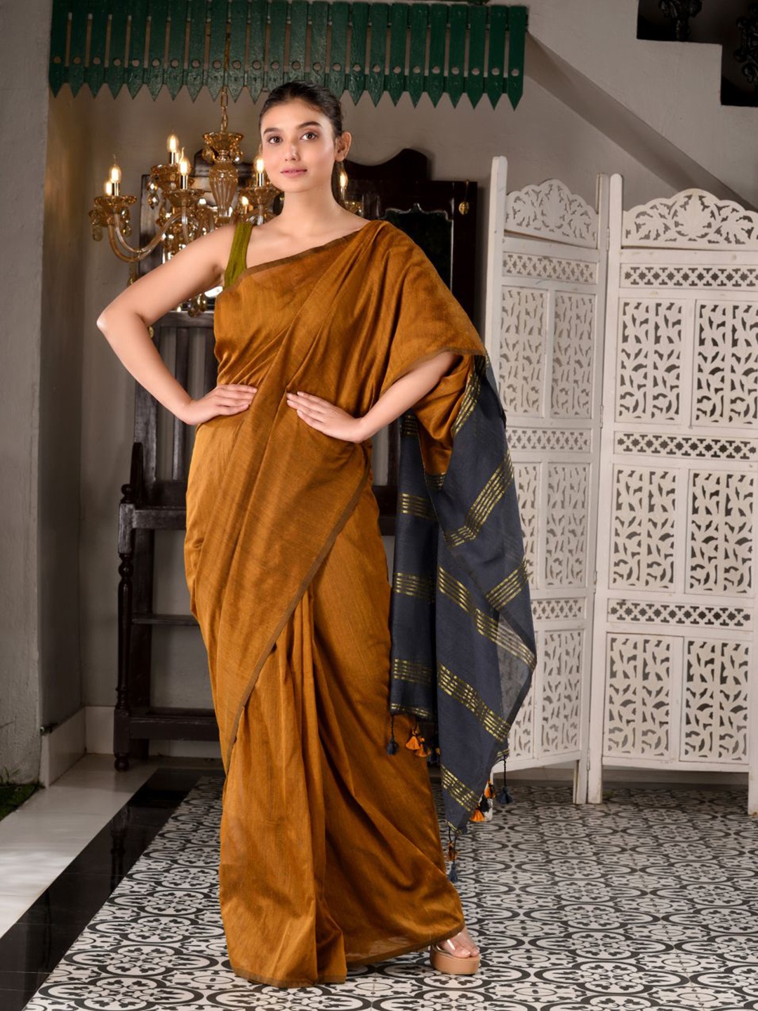 

Charukriti Mustard & Grey Woven Design Pure Cotton Handloom Saree