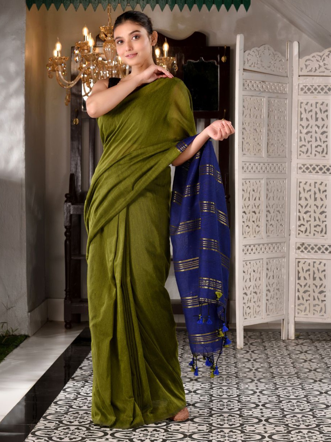 

Charukriti Green & Blue Solid Pure Cotton Saree