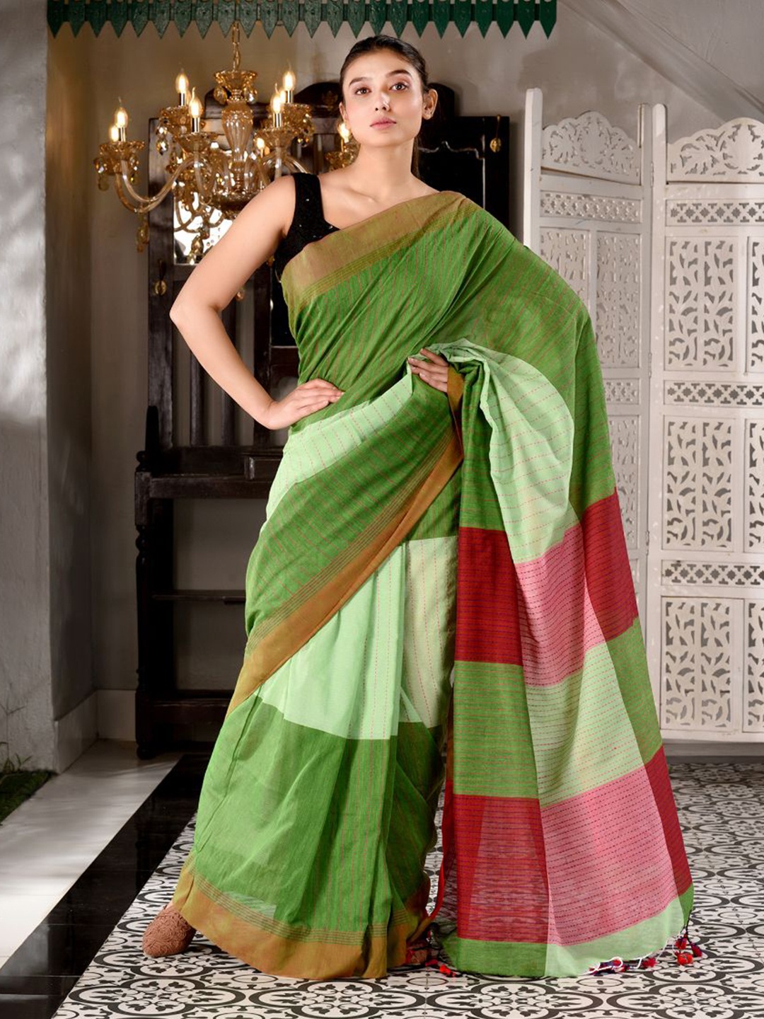 

Charukriti Green & Pink Colourblocked Pure Cotton Saree