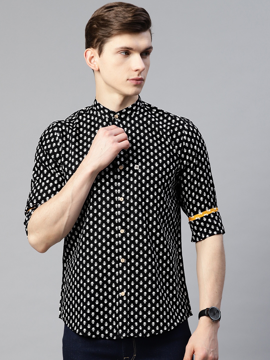 

Readiprint Fashions Men Black & White Comfort Printed Cotton Casual Shirt