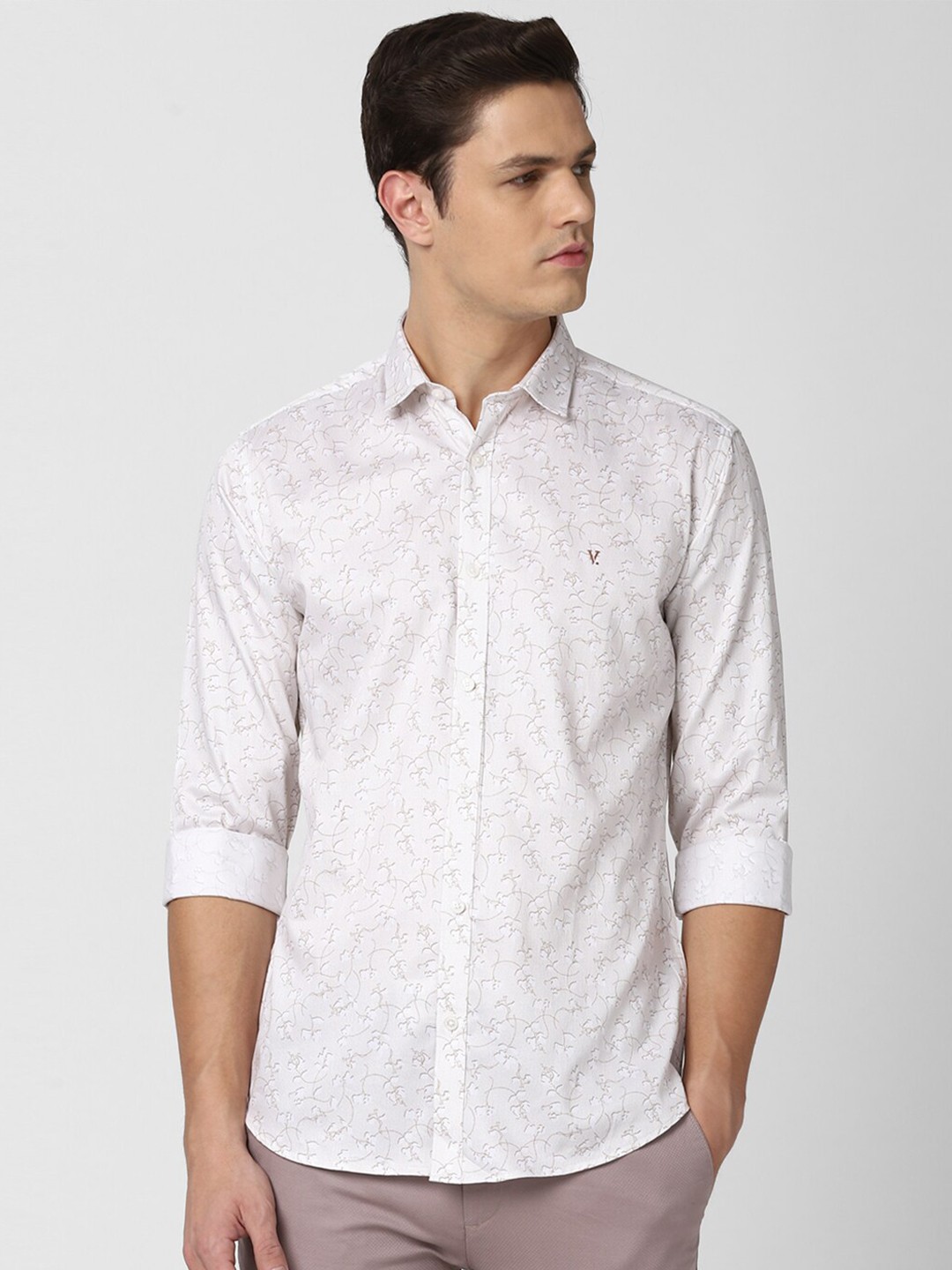 

V Dot Men Beige Slim Fit Floral Printed Casual Cotton Shirt