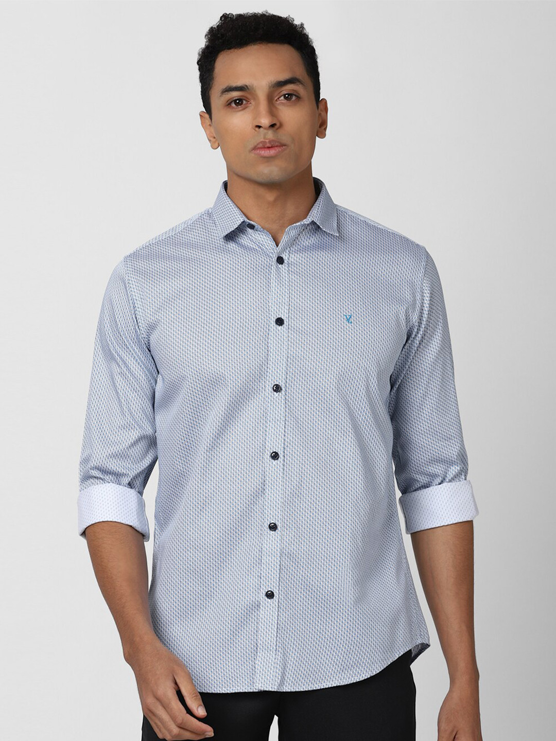 

V Dot Men Blue & White Slim Fit Printed Pure Cotton Casual Shirt