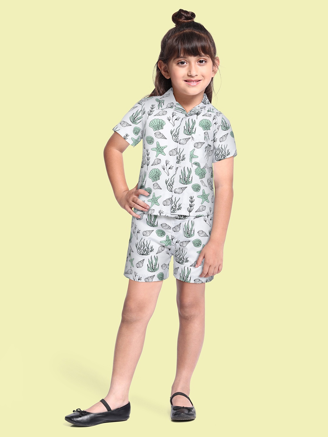 

URBAN HUG Kids White & Green Printed Pure Cotton Shirt with Shorts