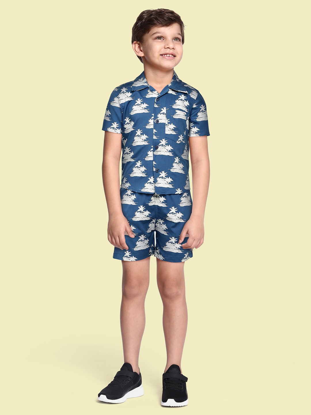 

URBAN HUG Kids Blue & White Conversational Printed Pure Cotton Shirt with Shorts