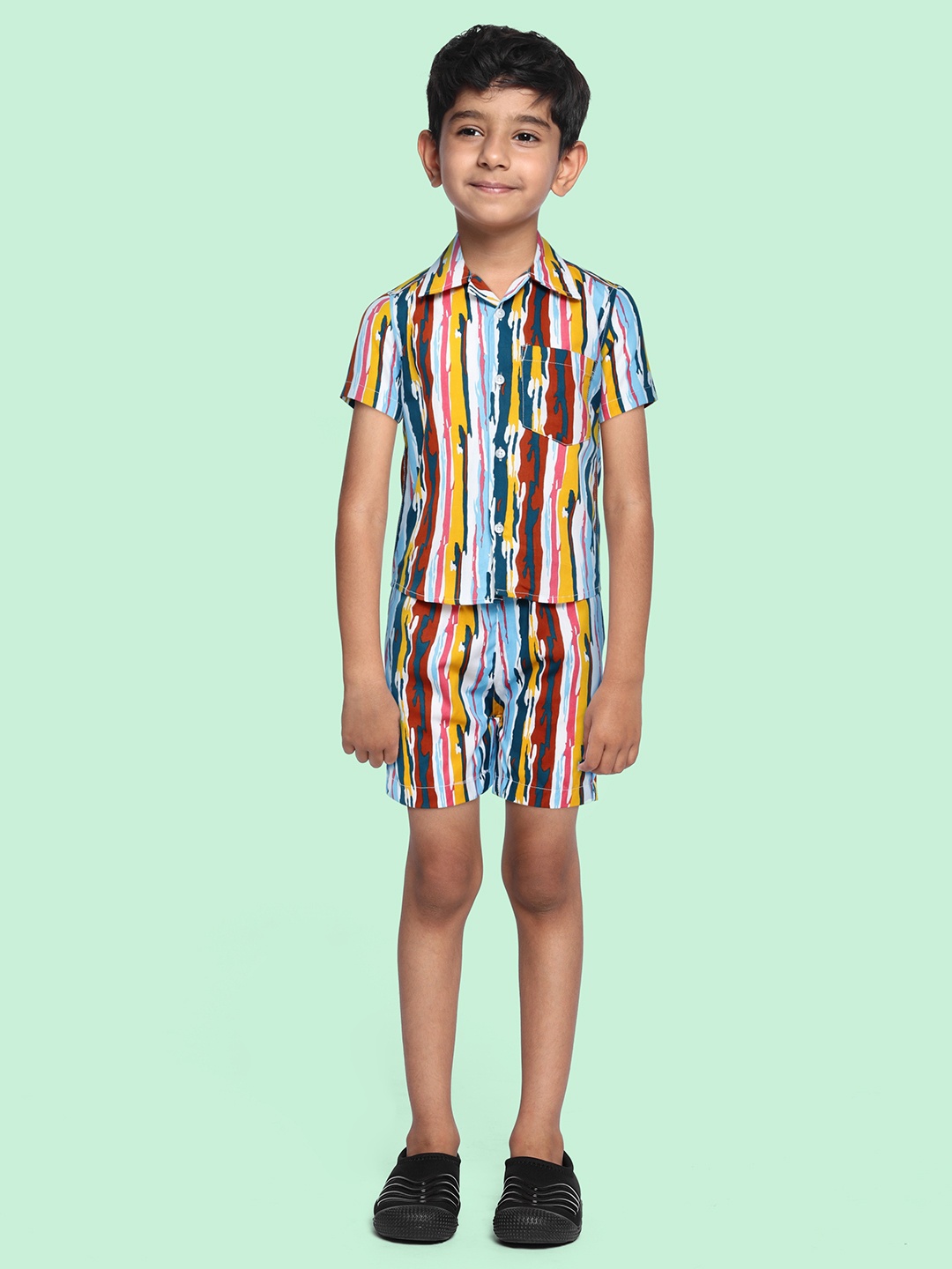 

URBAN HUG Kids Multicoloured Printed Pure Cotton Shirt with Shorts, Multi