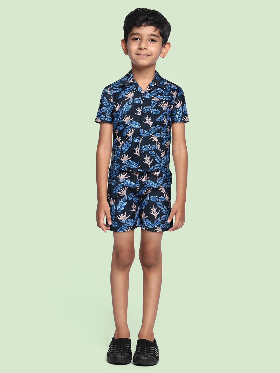 

URBAN HUG Kids Blue Printed Shirt with Shorts
