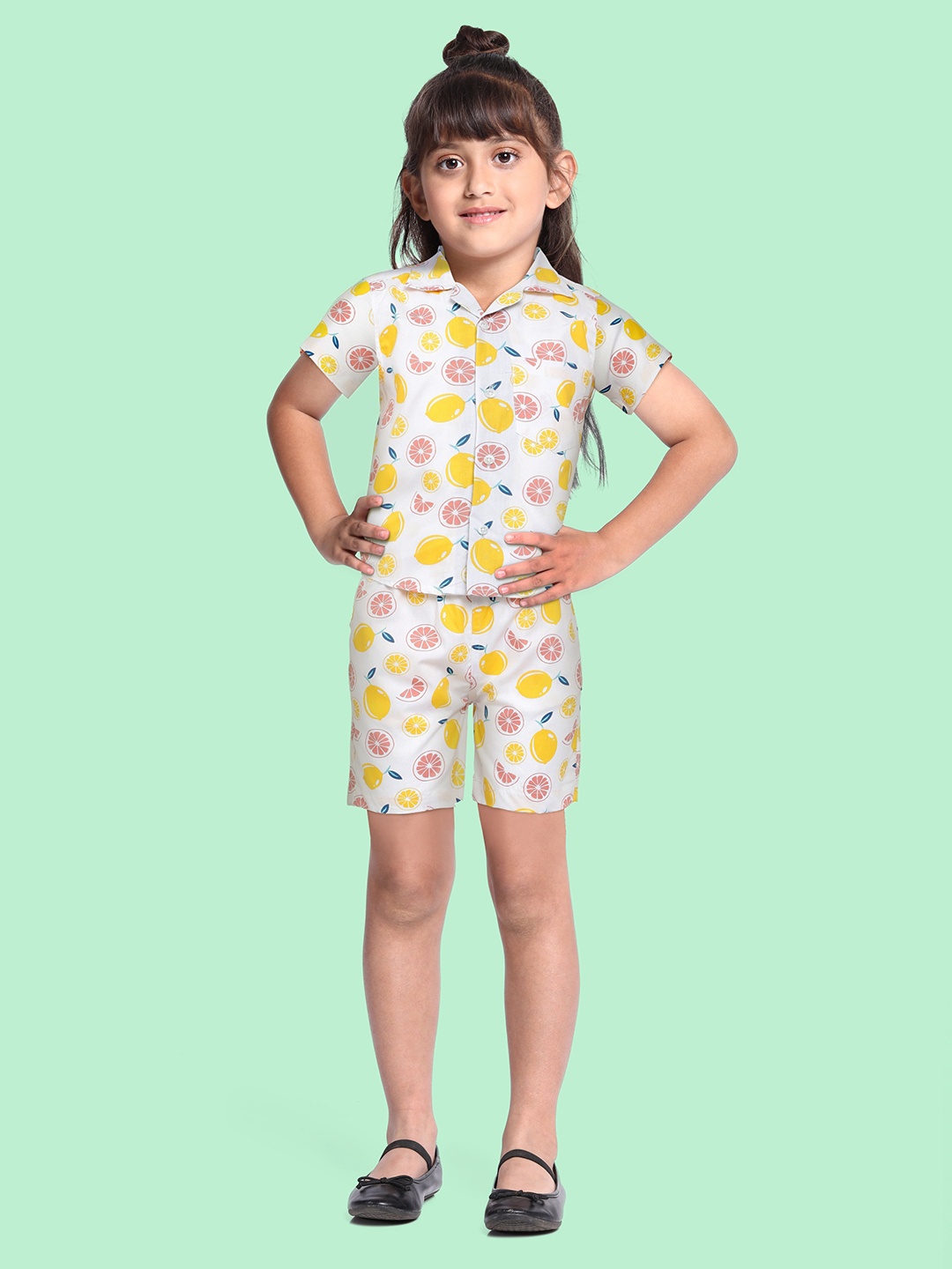 

URBAN HUG Kids White & Red Conversational Printed Pure Cotton Shirt with Shorts