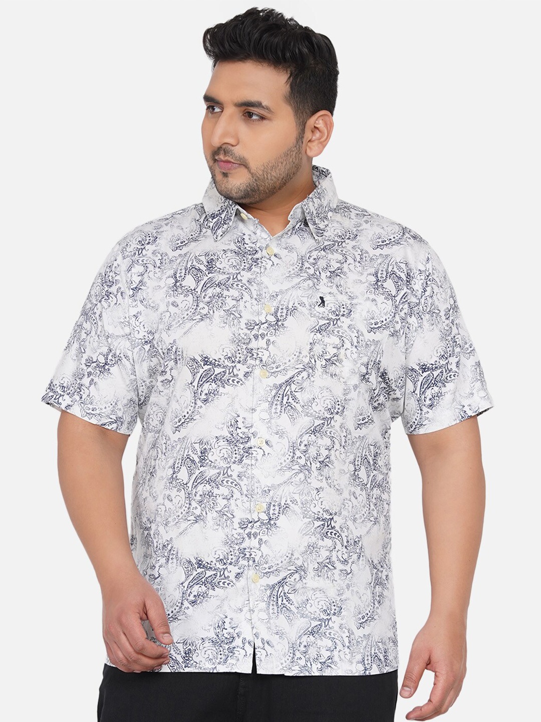 

Santonio Plus Size Men White & Navy Blue Comfort Floral Printed Casual Shirt