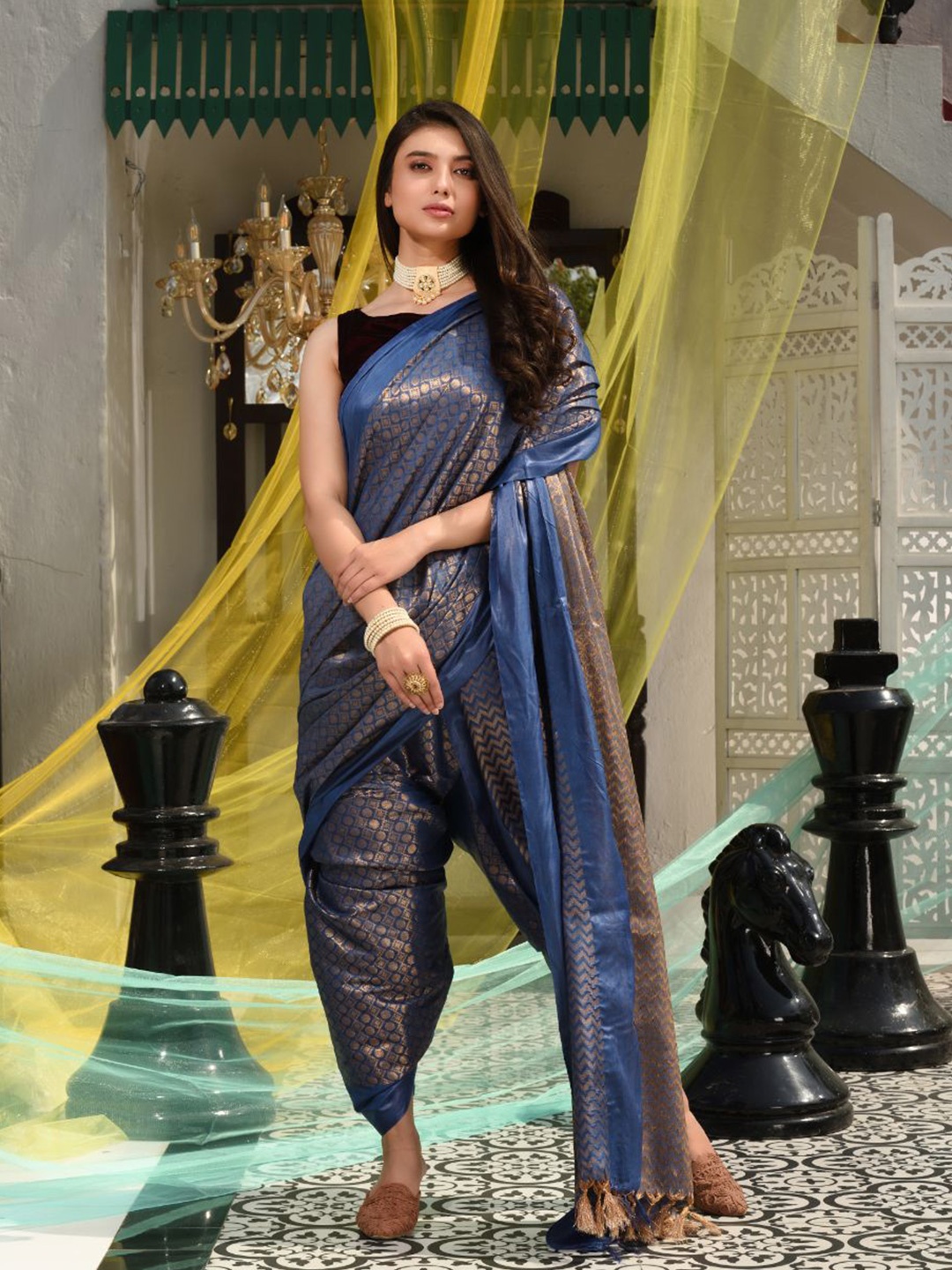 

Charukriti Blue & Gold-Toned Ethnic Motifs Zari Silk Blend Fusion Saree