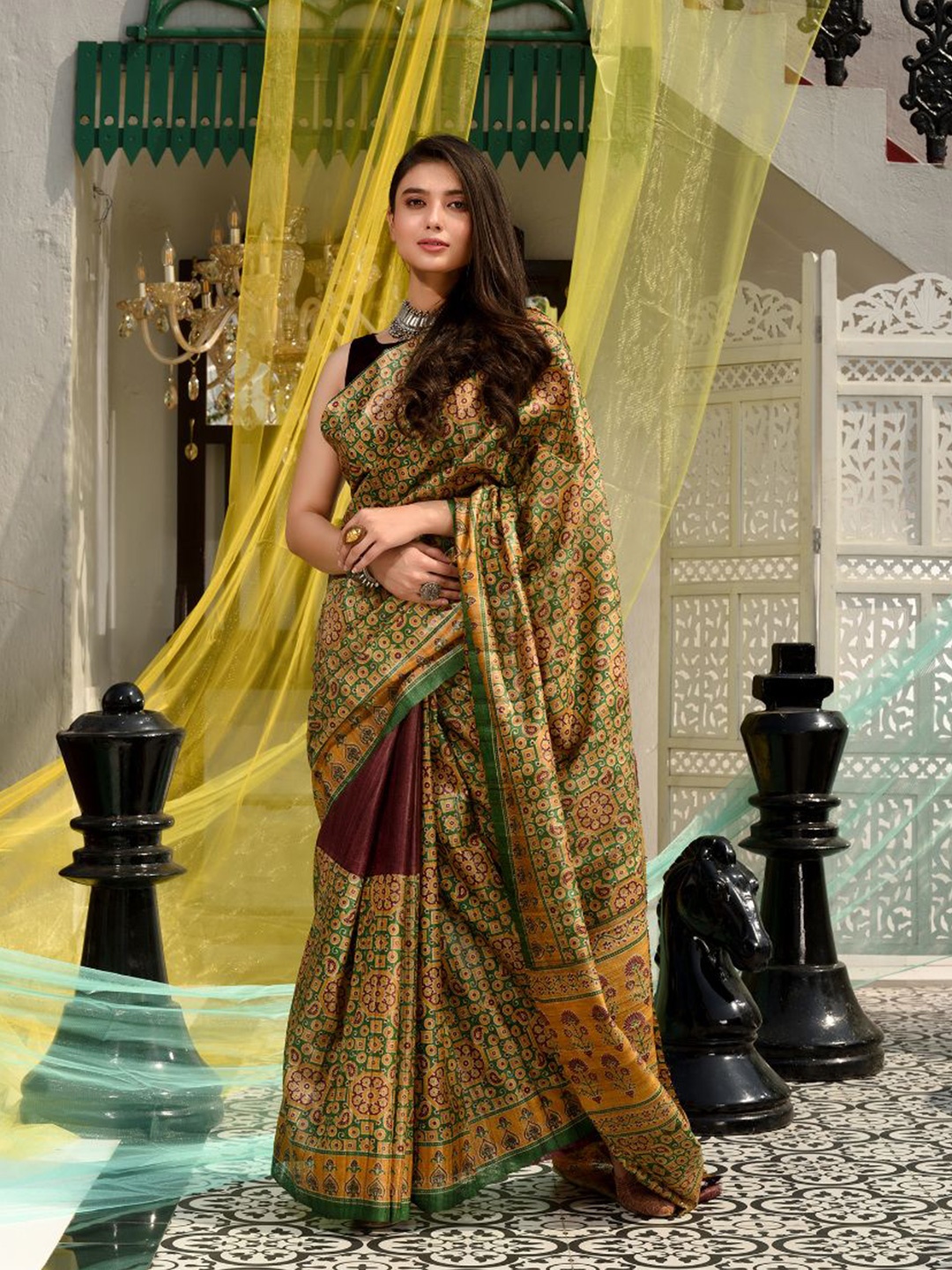 

Charukriti Green & Maroon Floral Pure Silk Saree