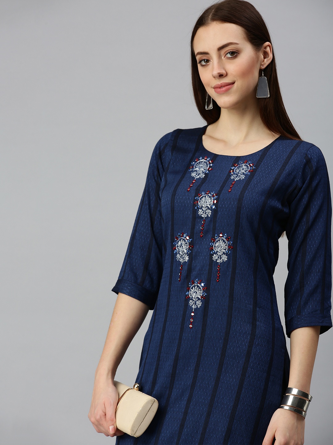 

SHOWOFF Women Navy Blue Floral Embroidered Round Neck Straight Kurta