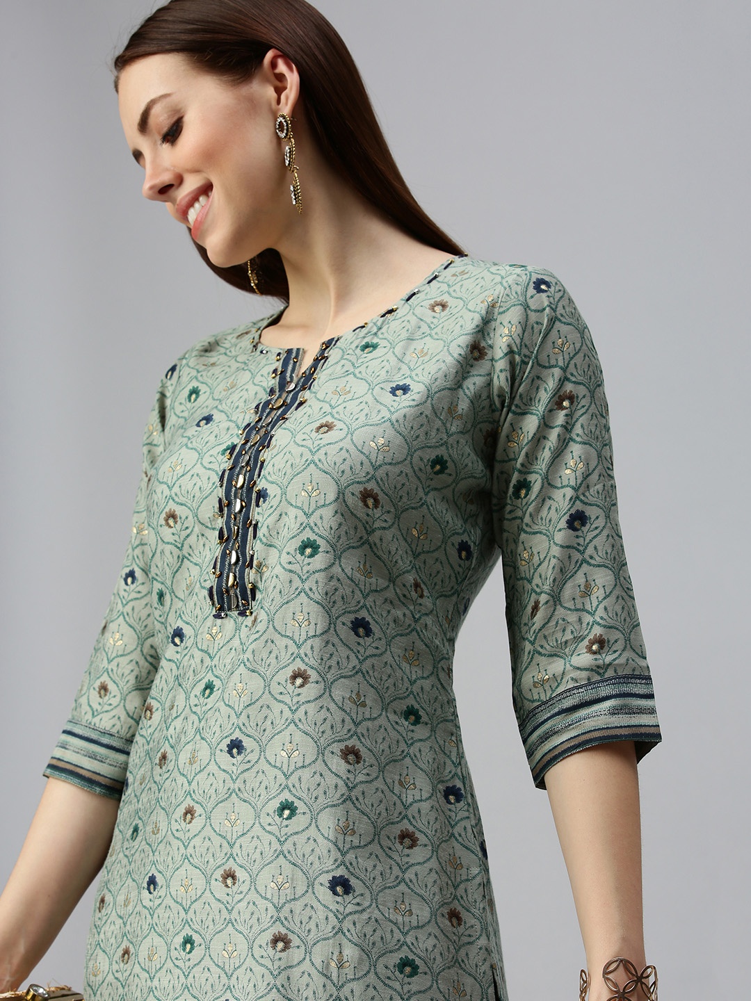 

SHOWOFF Women Green Floral Poly Crepe Straight Kurta & Trousers