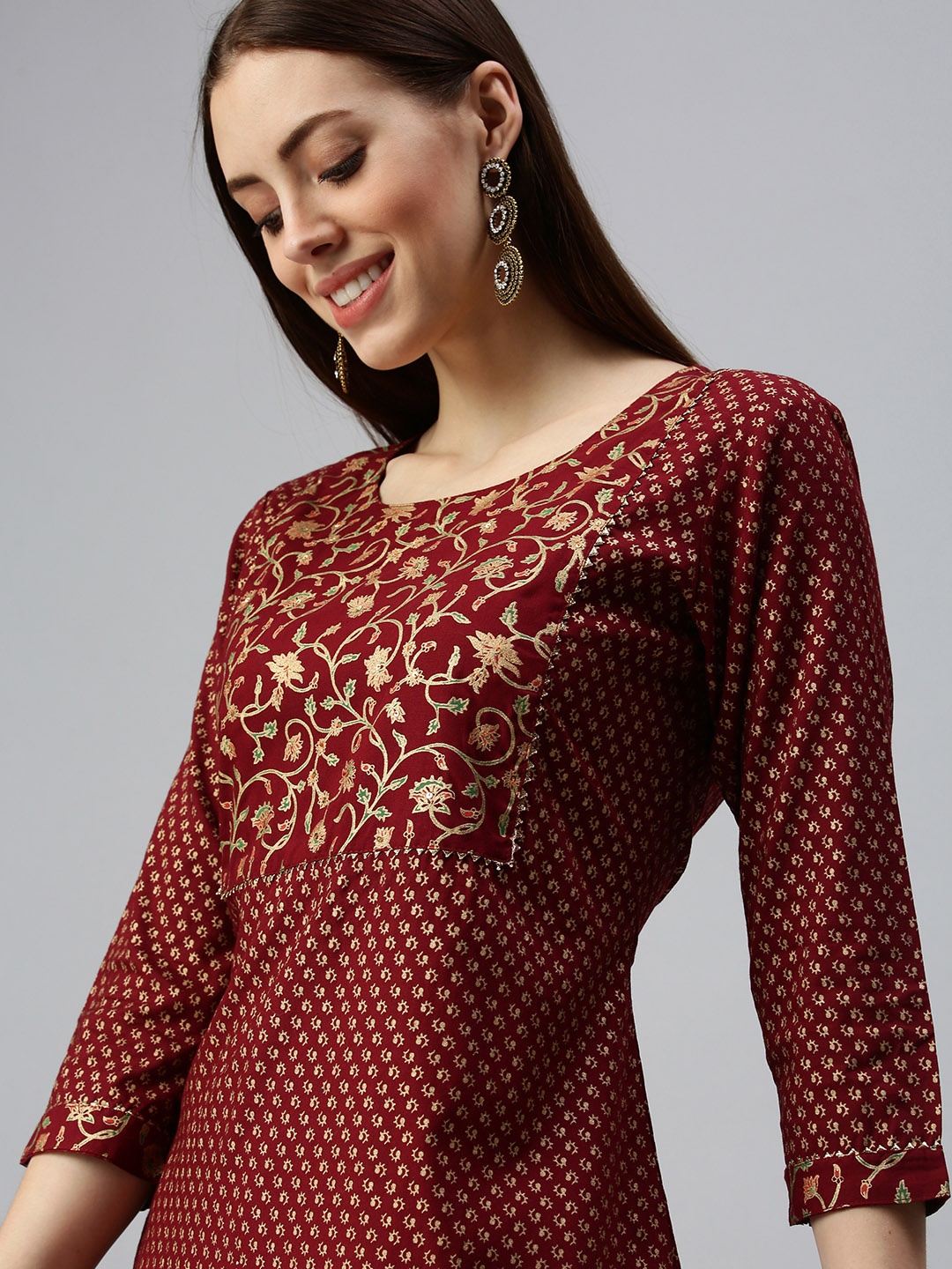 

SHOWOFF Women Maroon Ethnic Motifs Round Neck High Slit Straight Kurta with Trousers
