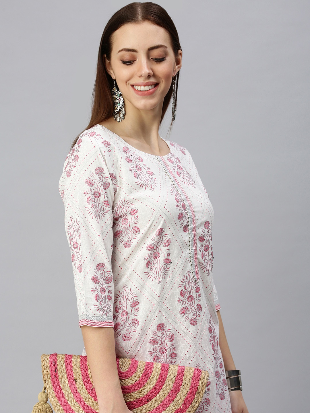 

SHOWOFF Women White & Pink Floral Printed Round Neck Straight Kurta with Trousers