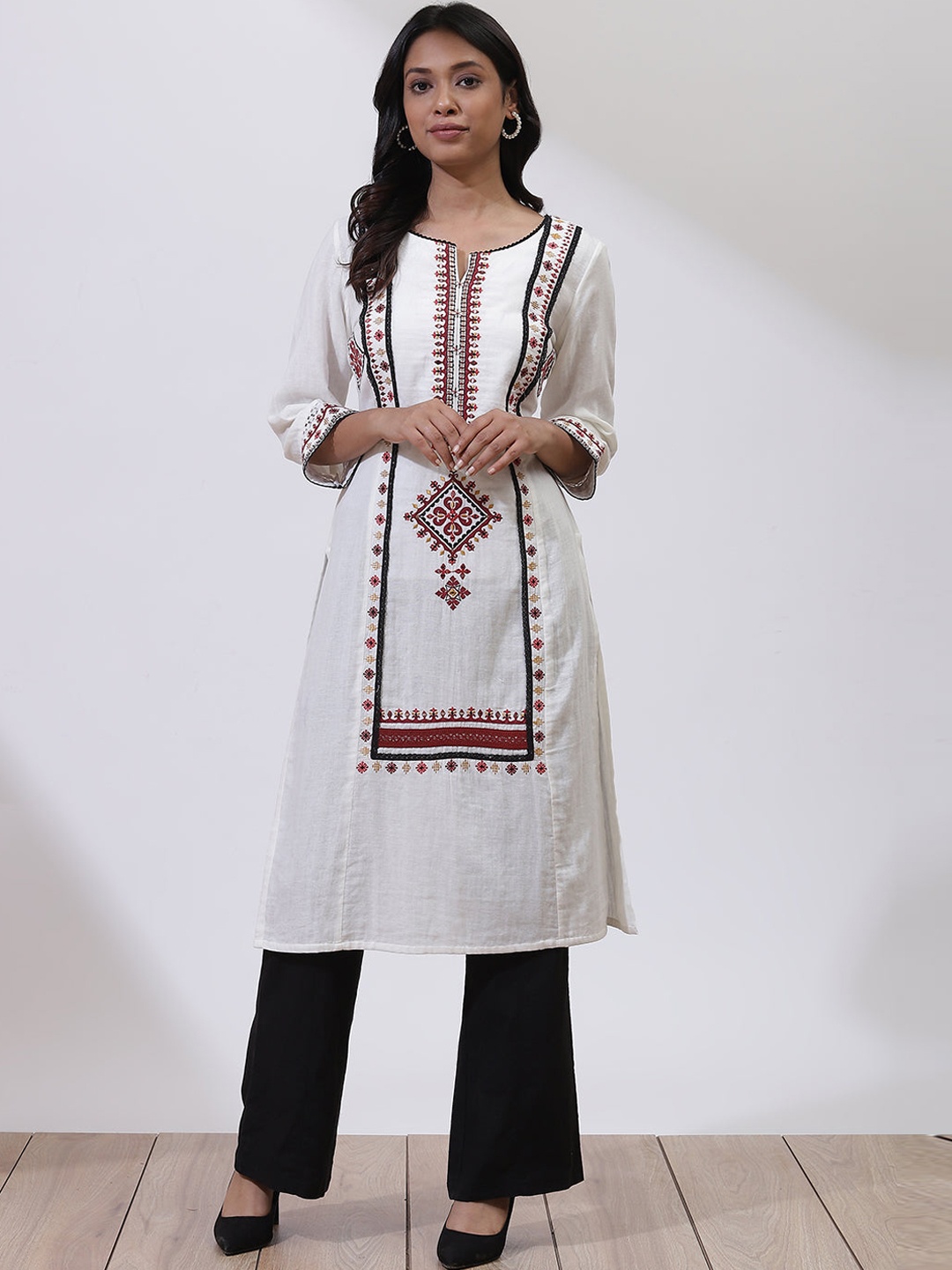 

Lakshita Women White Geometric Embroidered A-Line Kurta