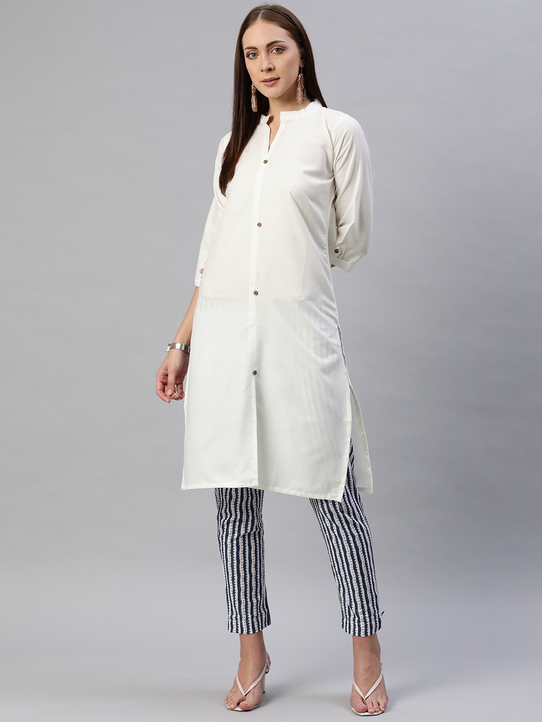 

Aarika Women White Solid Pure Cotton Kurta