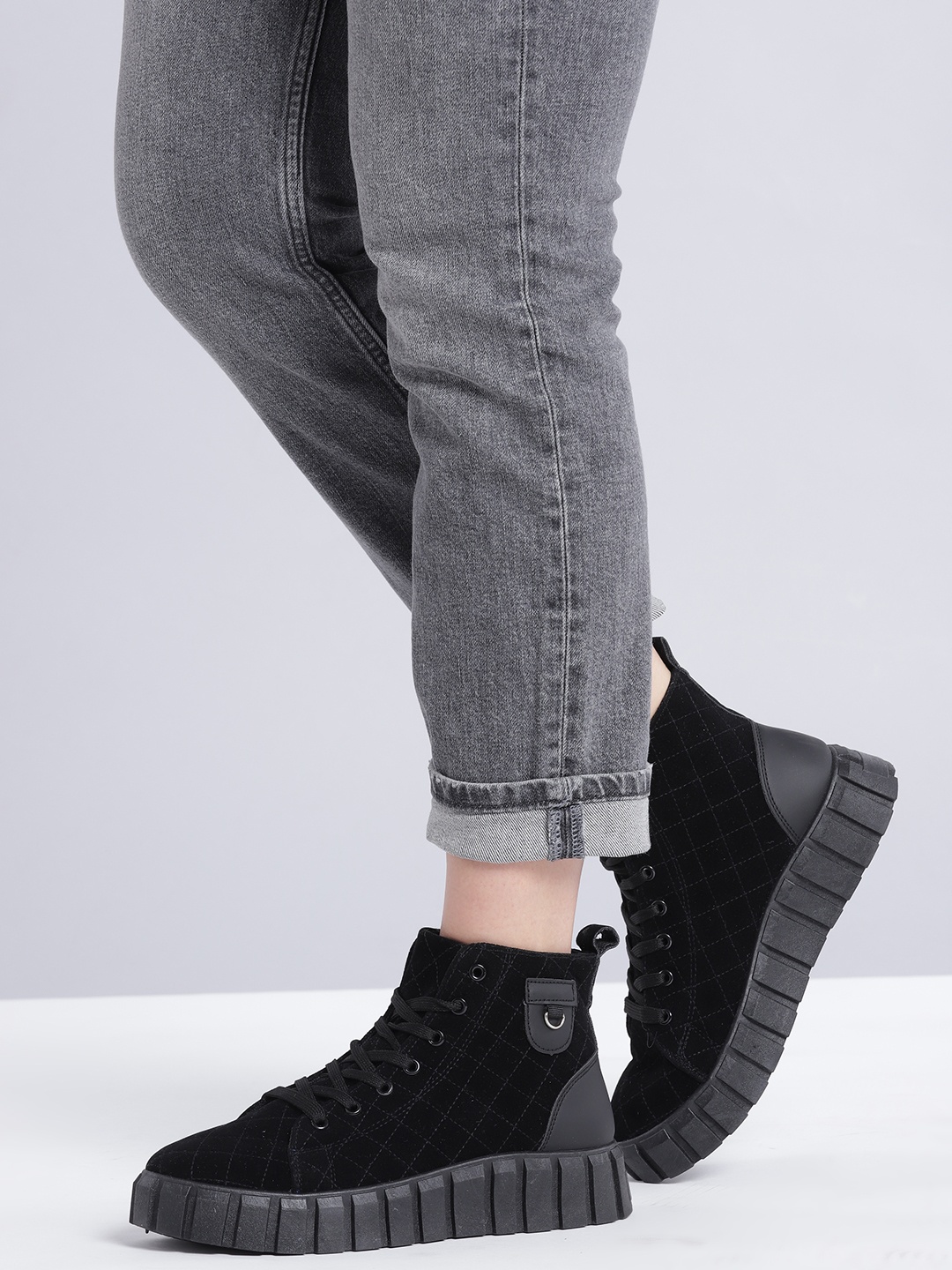 

Roadster Women Black Geometric Woven Design Mid-Top Sneakers