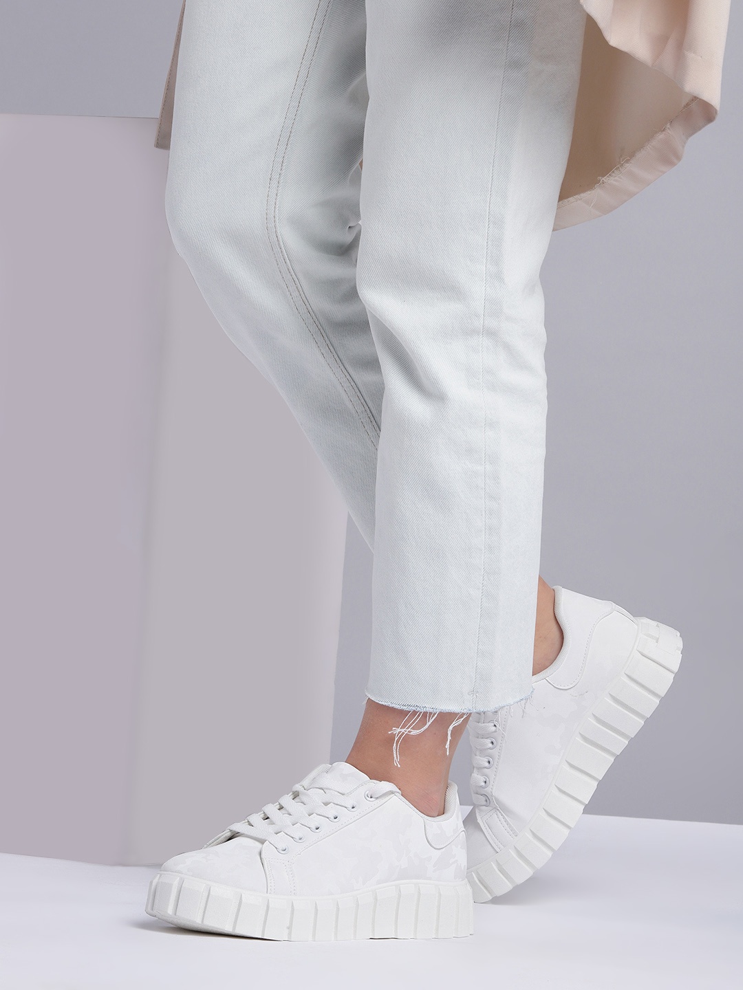 

Roadster Women White Printed Sneakers