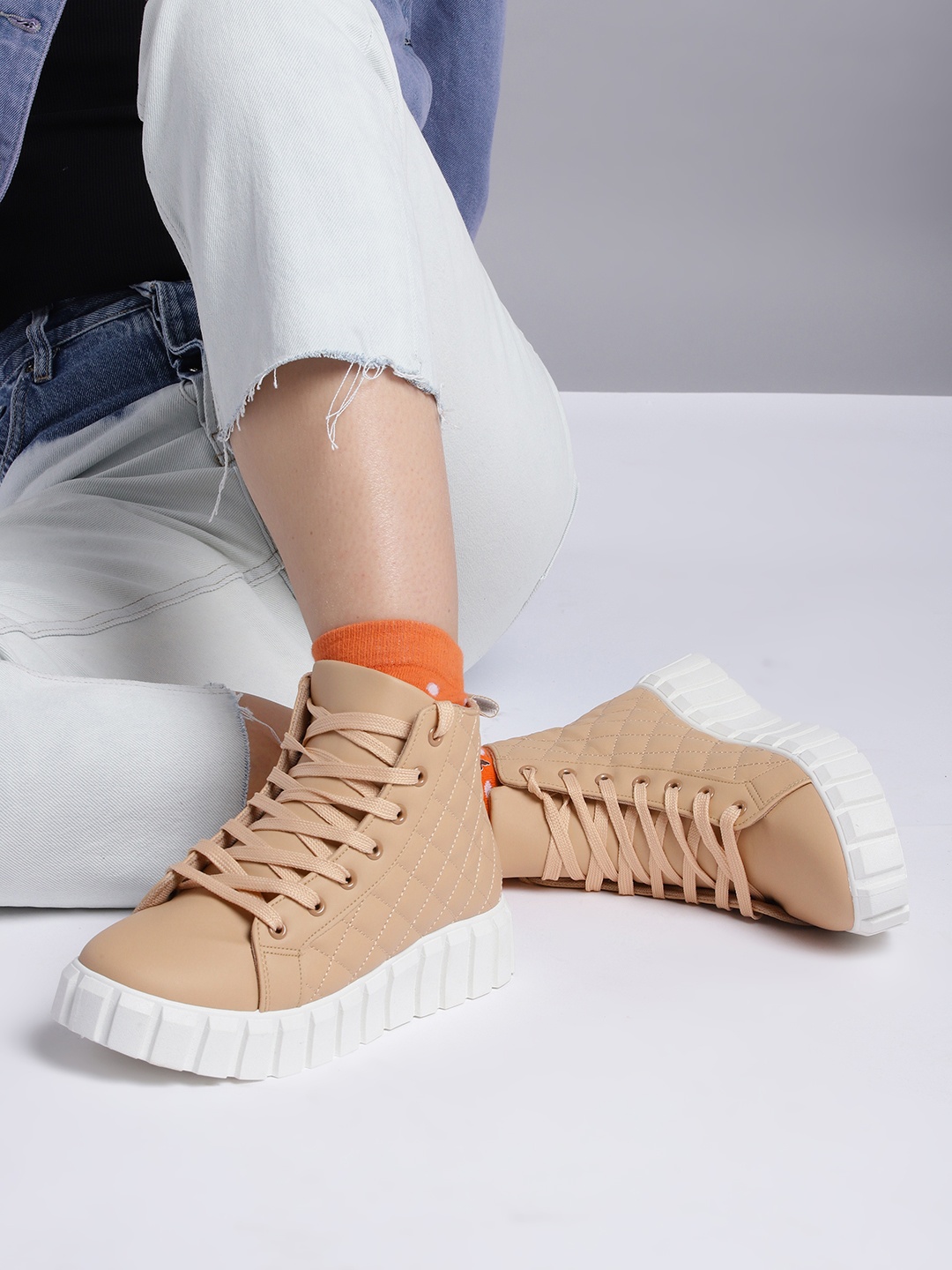 

Roadster Women Quilted Sneakers, Beige