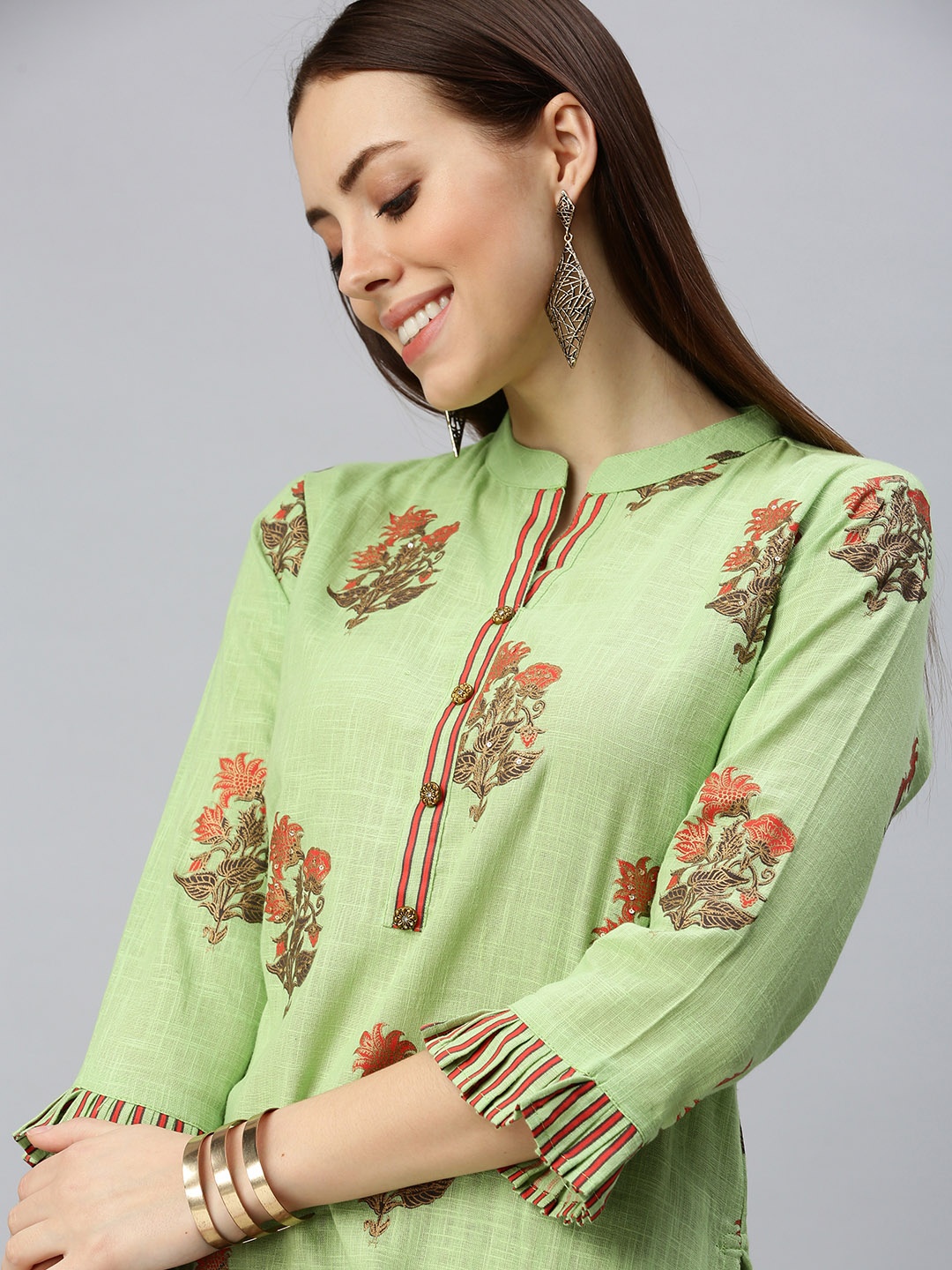 

SHOWOFF Women Green Floral Printed Kurta with Trousers