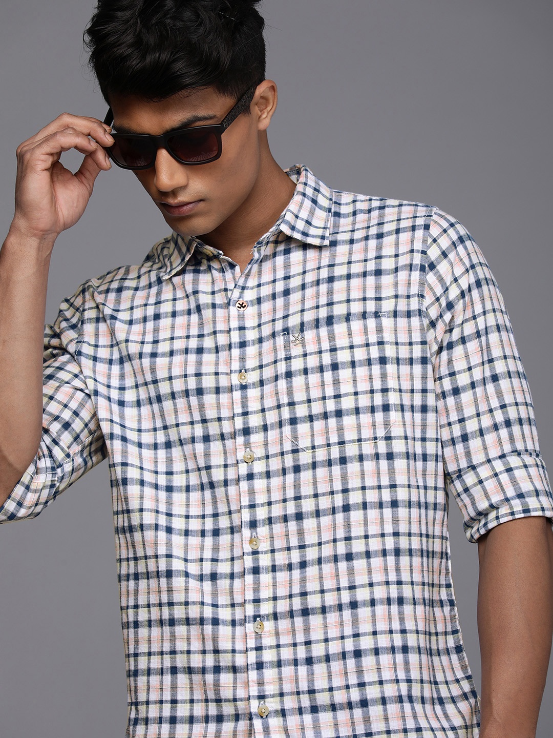 

WROGN Men Navy Blue & White Slim Fit Checked Casual Shirt