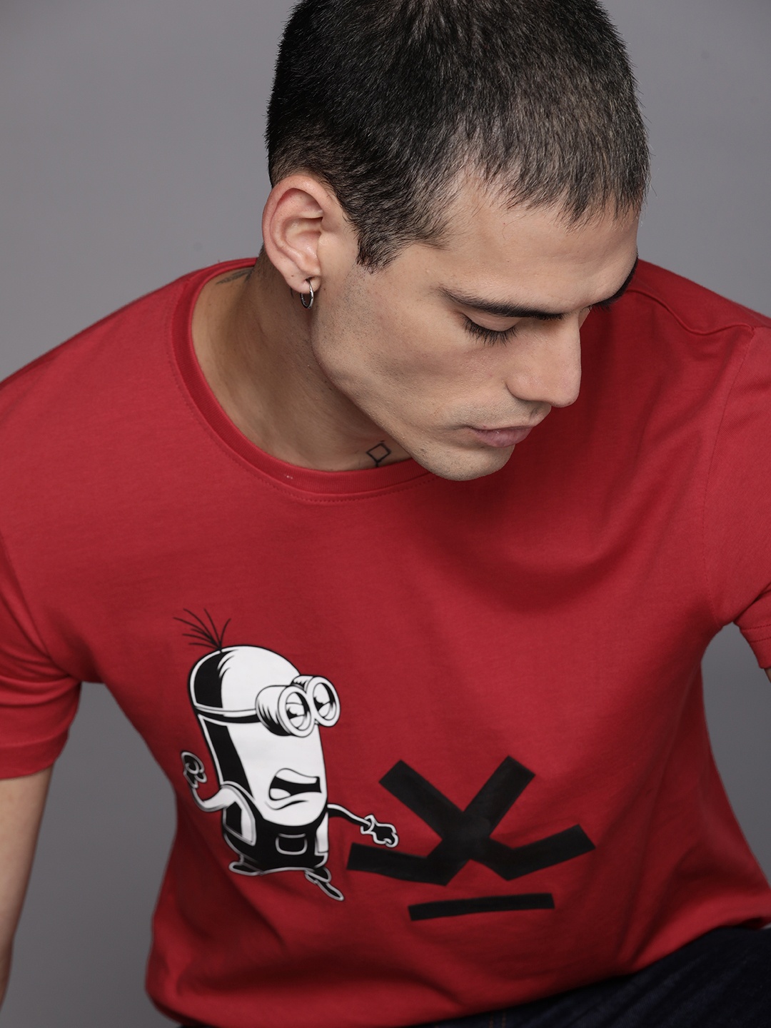 

WROGN Men Red & White Minions Printed Pure Cotton Slim Fit T-shirt