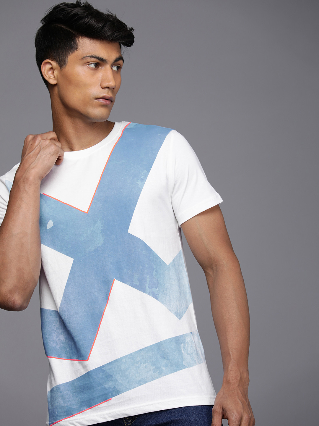 

WROGN Men White & Blue Colourblocked Printed Casual T-shirt
