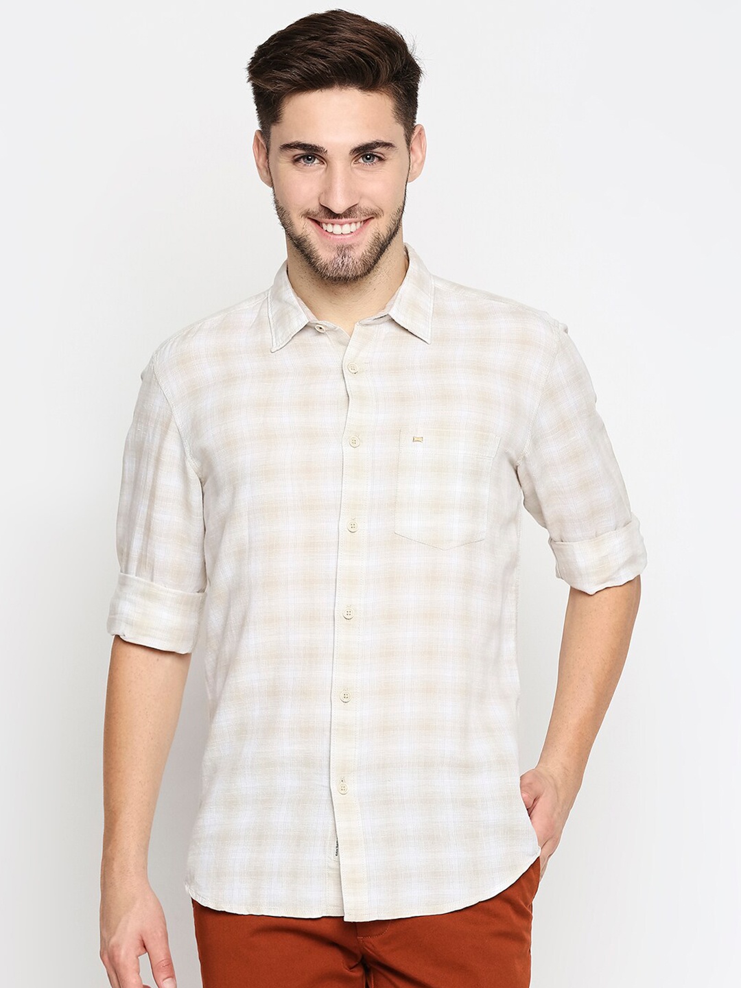 

Basics Men White & Beige Slim Fit Gingham Checks Checked Cotton Casual Shirt