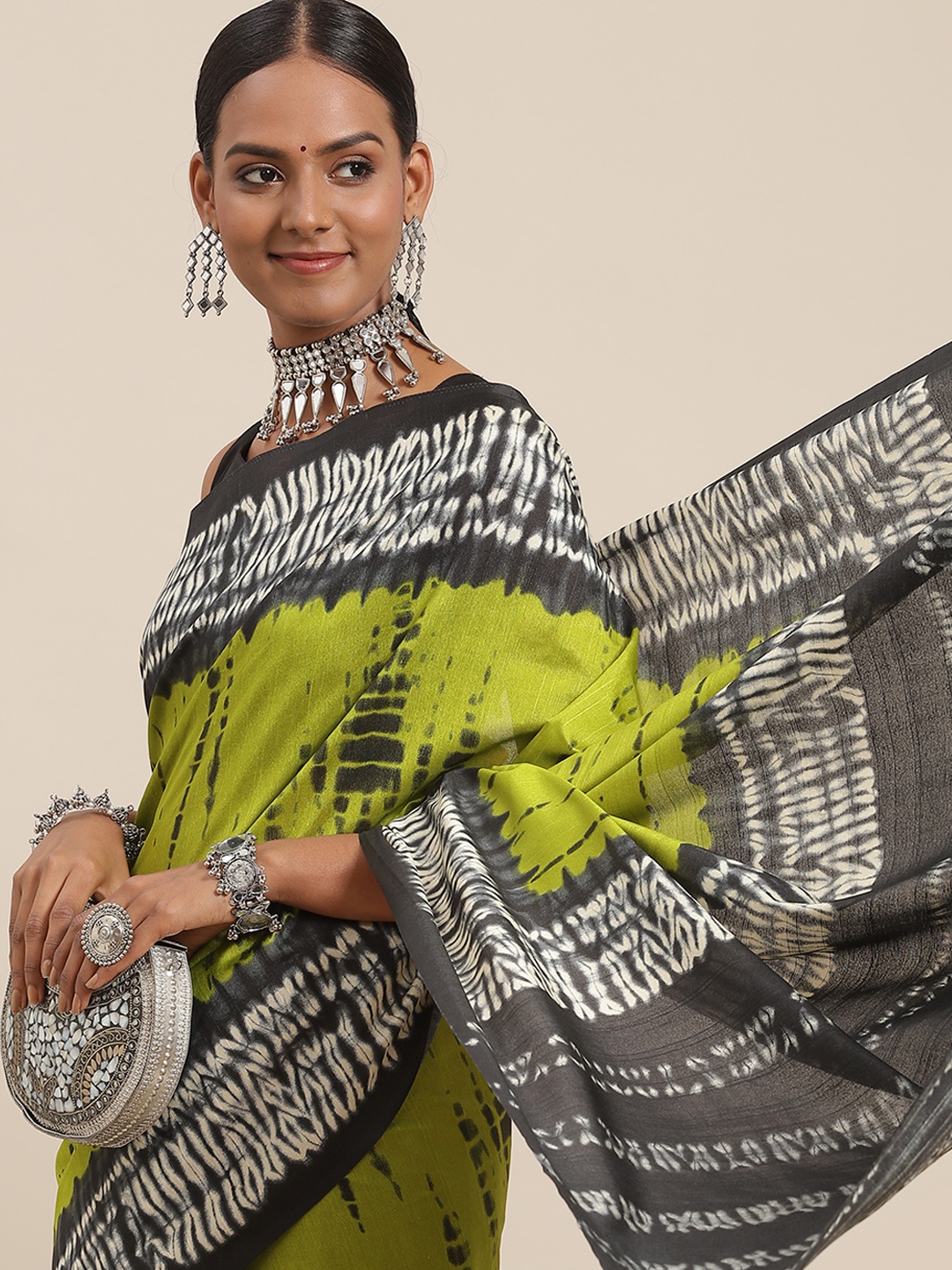 

Saree mall Green Tie and Dye Silk Blend Bhagalpuri Sarees