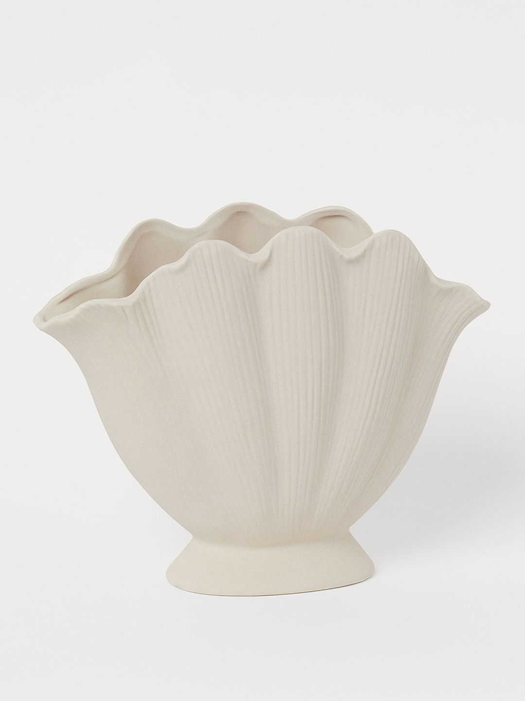 

H&M Beige Shell-shaped Vase