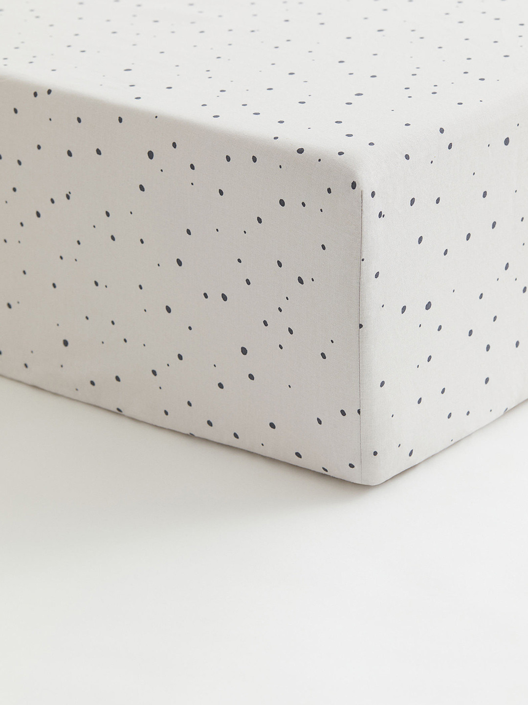 

H&M Grey Spotted Fitted Crib Sheet