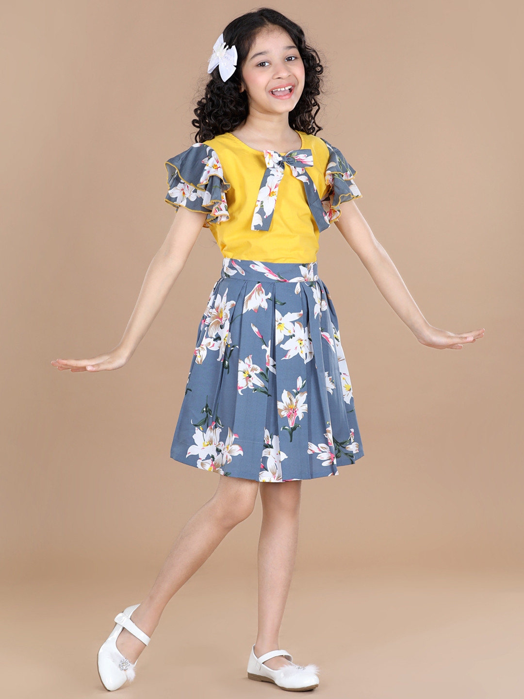 

Cutiekins Girls Yellow & Grey Floral Printed Top With Skirt