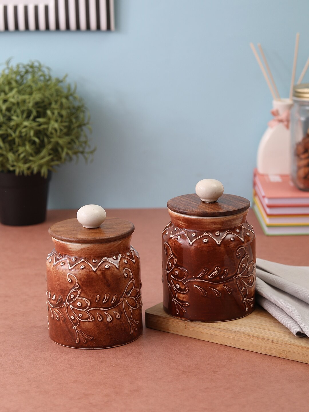 

VarEesha Set of 2 Ceramic Jars With Air Tight Lid, Brown