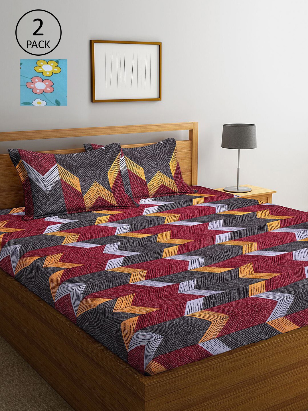 

KLOTTHE Red & Black Geometric 210 TC 2 King Bedsheet with 4 Pillow Covers