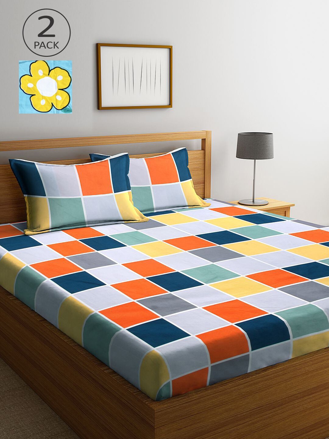 

KLOTTHE Orange & White Geometric 210 TC 2 King Bedsheet with 4 Pillow Covers